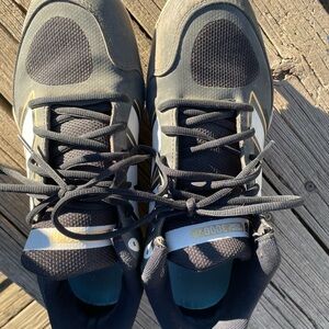 New Balance Men's Metal baseball cleats Size 10 in Black, Gray and Gold Accent